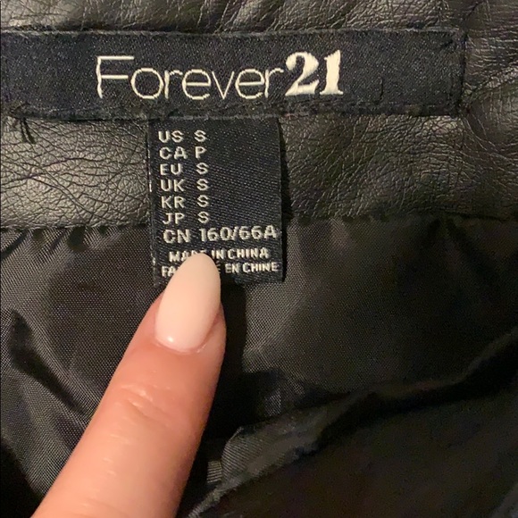 Leather mini skirt - Picture 3 of 4